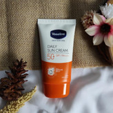 ضدآفتاب بی رنگ تیوپی دیلی سان وازلین +SPF50
