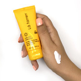 کرم ضد آفتاب SPF50 پوست خشک و معمولی لافارر ضد لک بی رنگ 40 میلی گرم