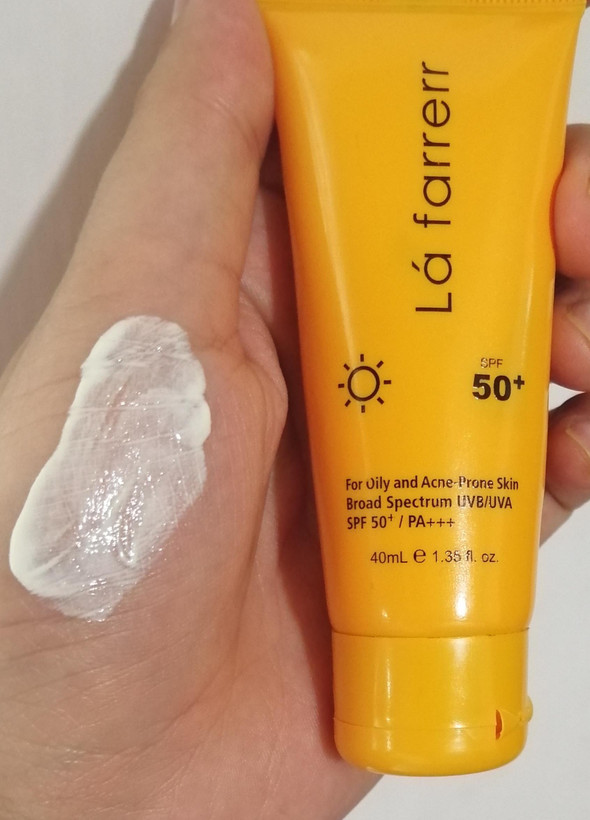 کرم ضد آفتاب و ضد لک بیرنگ پوست چرب و مستعد آکنه SPF50 لافارر