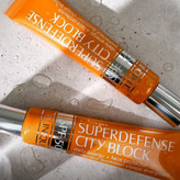 کرم ضد آفتاب روزانه انرژی پلاس کلینیک با SPF 50 مدل سوپردیفنس سیتی بلاک