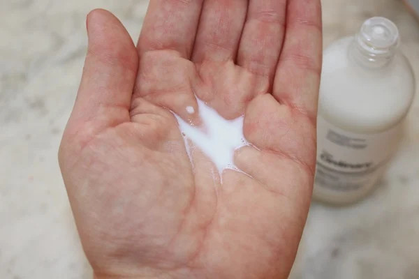 تونر شیری اوردینری با 30% تخمیر ساکارومایسس The Ordinary آبرسانی، لایهبرداری ملایم