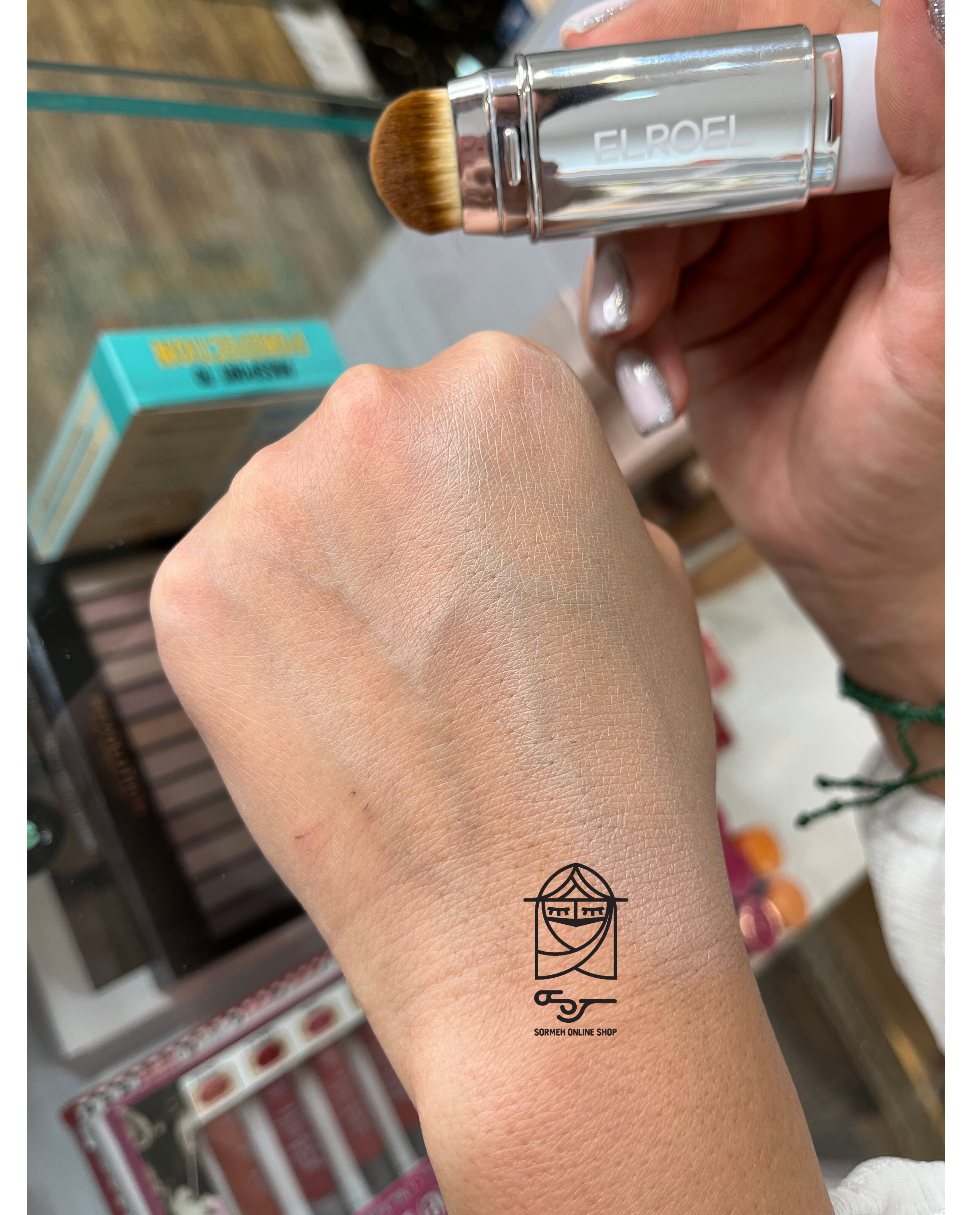 نتایج قبل و بعد استفاده کرم پودر چندکاره ELROEL روی پوست خشک و معمولی