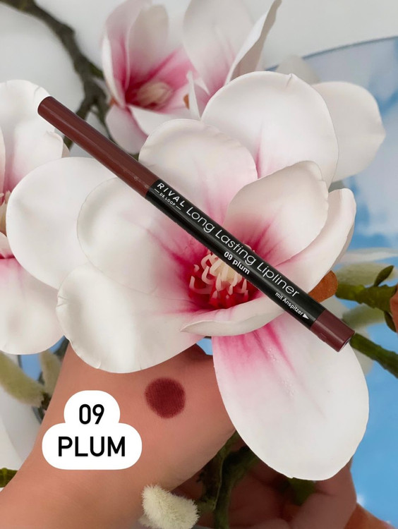 مقایسه رنگهای مداد لب ریوال؛ پوشش دهی کامل و یکدست روی لب