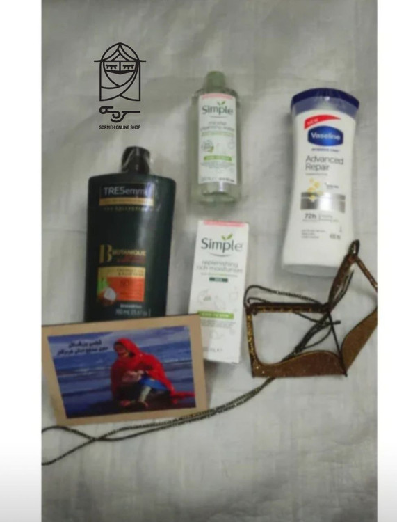 تونر مرطوبکننده Simple فاقد الکل و مواد حساسیتزا، مناسب روتین پوست حساس