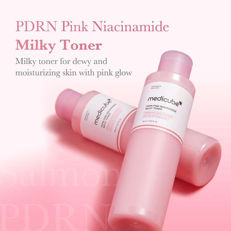 تصویر بافت غلیظ و شیری Medicube Salmon DNA Milky Toner روی دست